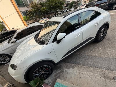 PORSCHE MACAN - 3