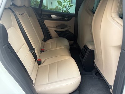 PORSCHE MACAN - 4