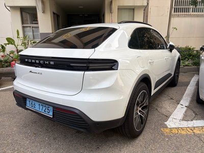 PORSCHE MACAN - 2
