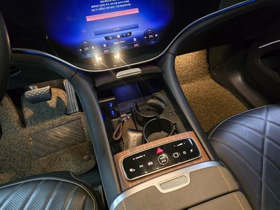 MERCEDES-BENZ EQS - 10