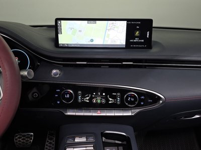 2022 Genesis GV70 — миниатюра 14