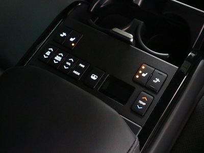 TOYOTA CROWN CROSSOVER - 4