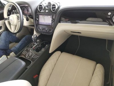 BENTLEY BENTAYGA - 3