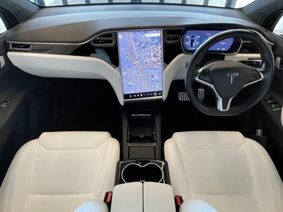TESLA MODEL X - 5