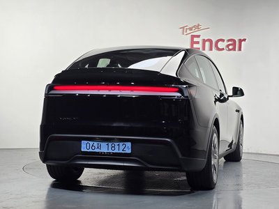 TESLA MODEL Y - 3