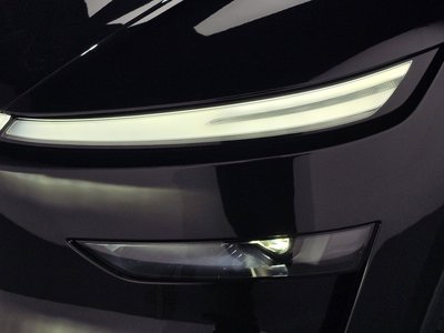 TESLA MODEL Y - 9