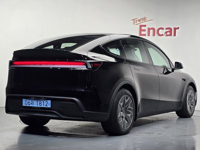 TESLA MODEL Y - 4