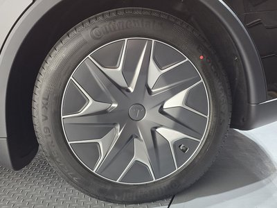 TESLA MODEL Y - 8