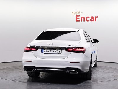 MERCEDES-BENZ E-CLASS - 4