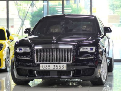 ROLLS-ROYCE GHOST