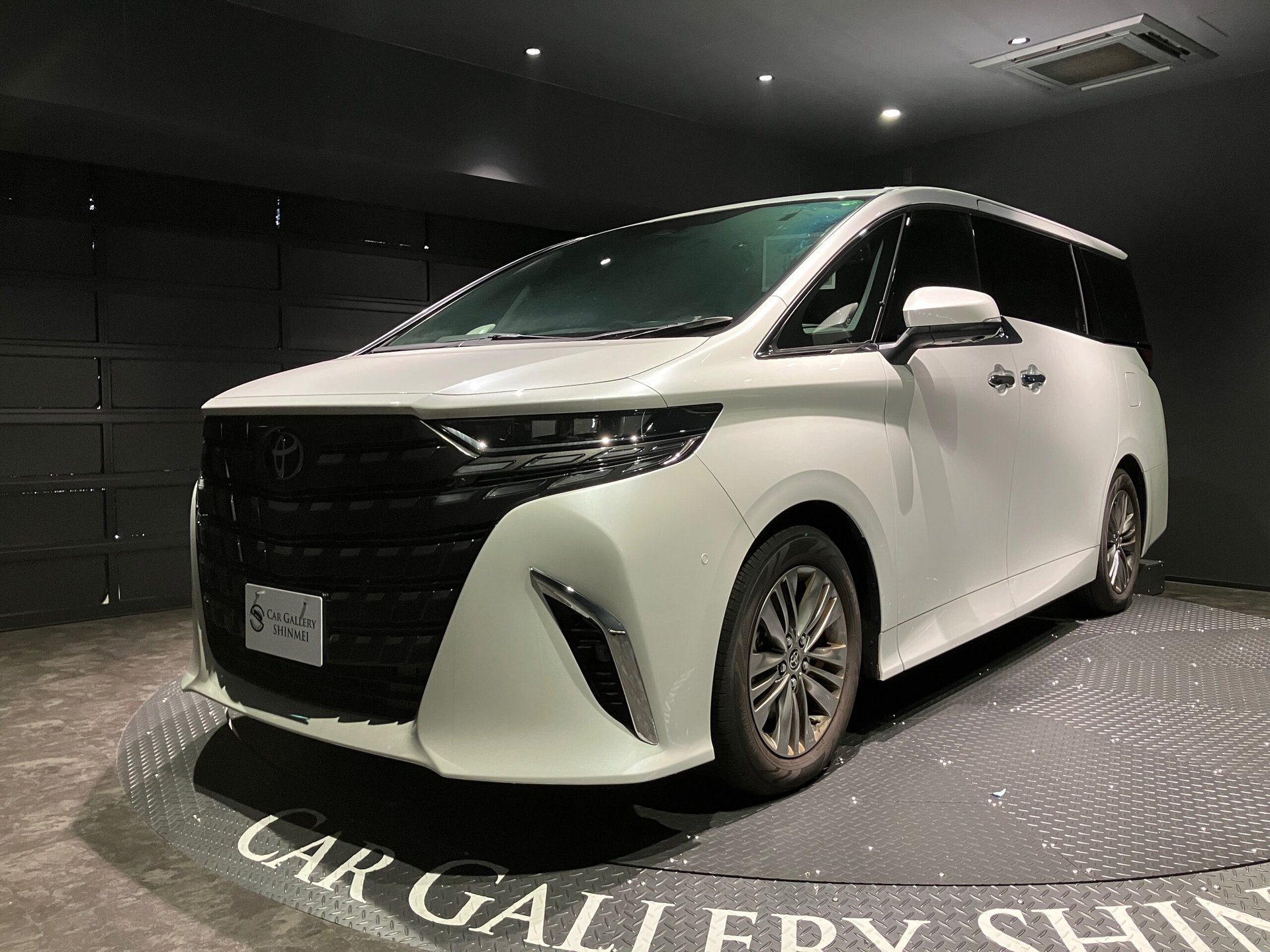 TOYOTA ALPHARD - View 1