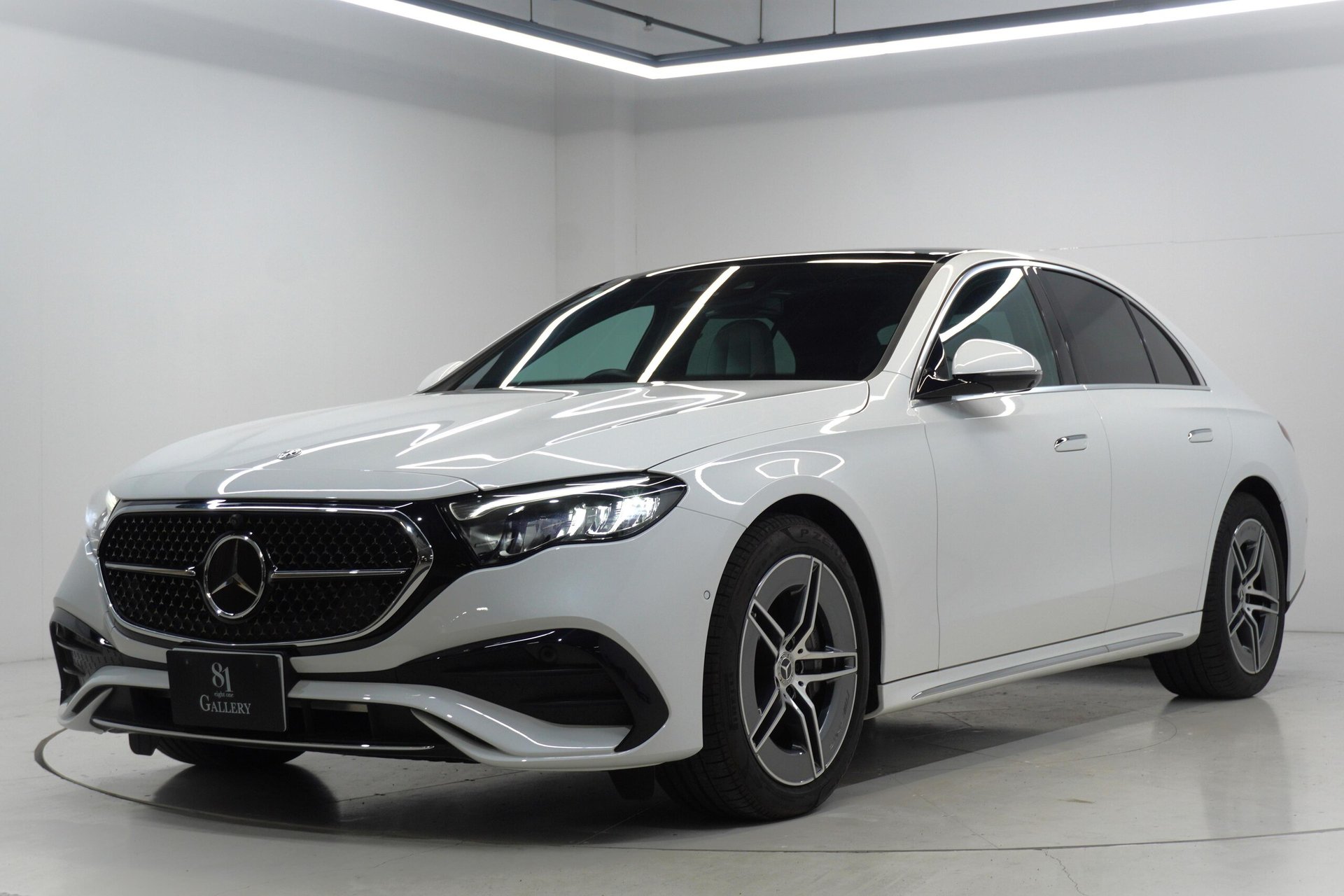 MERCEDES-BENZ E-CLASS - View 1