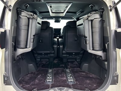 2025 Toyota ALPHARD — миниатюра 18
