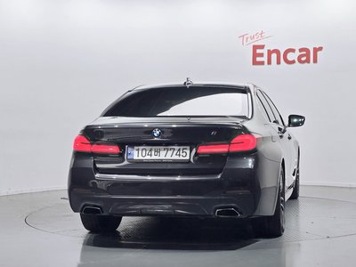 2021 BMW 5 SERIES — фото 3