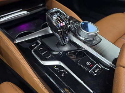 2021 BMW 5 SERIES — фото 9