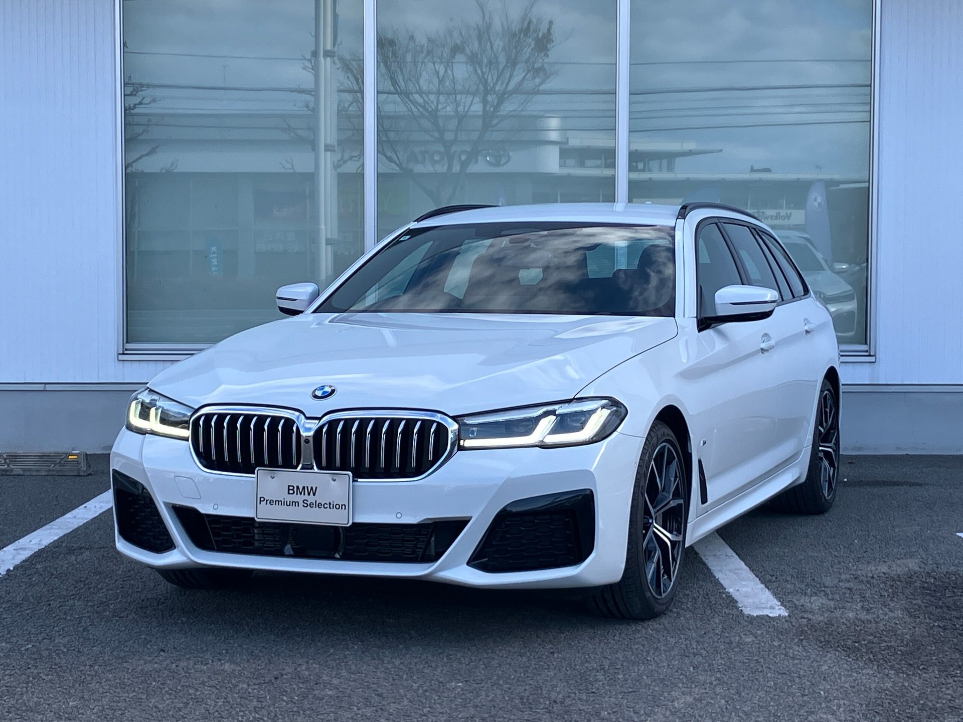 BMW 5 SERIES TOURING - View 1