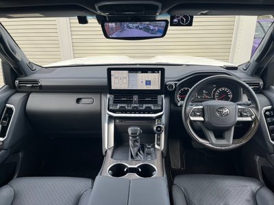 TOYOTA LAND CRUISER 300 - 3
