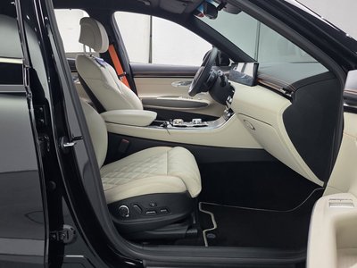 صورة 10 لـ 2024 GENESIS GV70