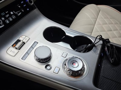 صورة 9 لـ 2024 GENESIS GV70