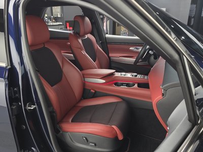 2024 Genesis GV70 thumbnail 16