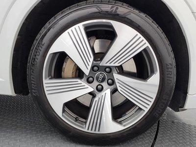 AUDI E-TRON - 6
