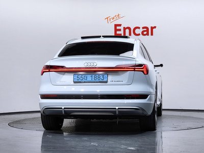 AUDI E-TRON - 4