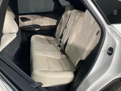 صورة 10 لـ 2023 Lexus RX