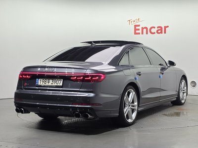 2021 AUDI S8 photo 4