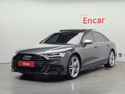 2021 AUDI S8 photo 1