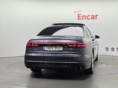 2021 AUDI S8 photo 3