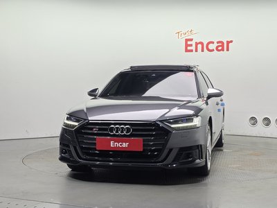 2021 AUDI S8 photo 2