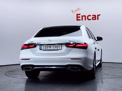 MERCEDES-BENZ E-CLASS - 4