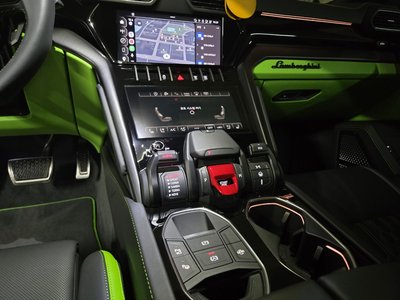 2024 Lamborghini URUS thumbnail 13