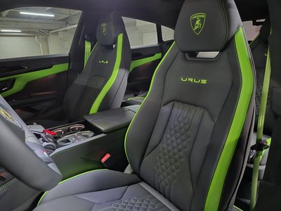 2024 Lamborghini URUS thumbnail 14