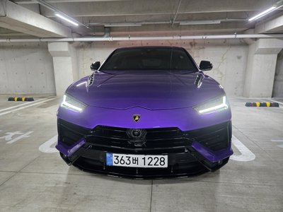 2024 Lamborghini URUS photo 1