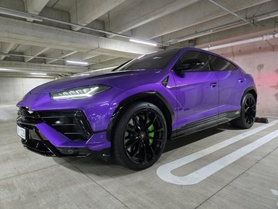 2024 Lamborghini URUS photo 2