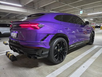 2024 Lamborghini URUS photo 4