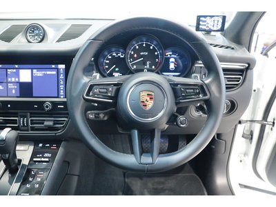 2022 Porsche MACAN thumbnail 29