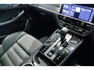 2022 Porsche MACAN thumbnail 33