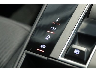 2022 Porsche MACAN thumbnail 35
