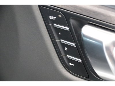 2022 Porsche MACAN thumbnail 16
