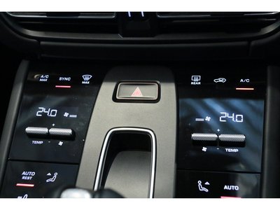 2022 Porsche MACAN thumbnail 37