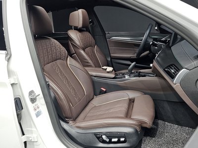 صورة مصغرة 11 لـ 2023 BMW 5 SERIES