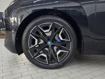 BMW IX - 6