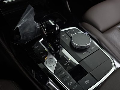 2024 BMW X4 thumbnail 12