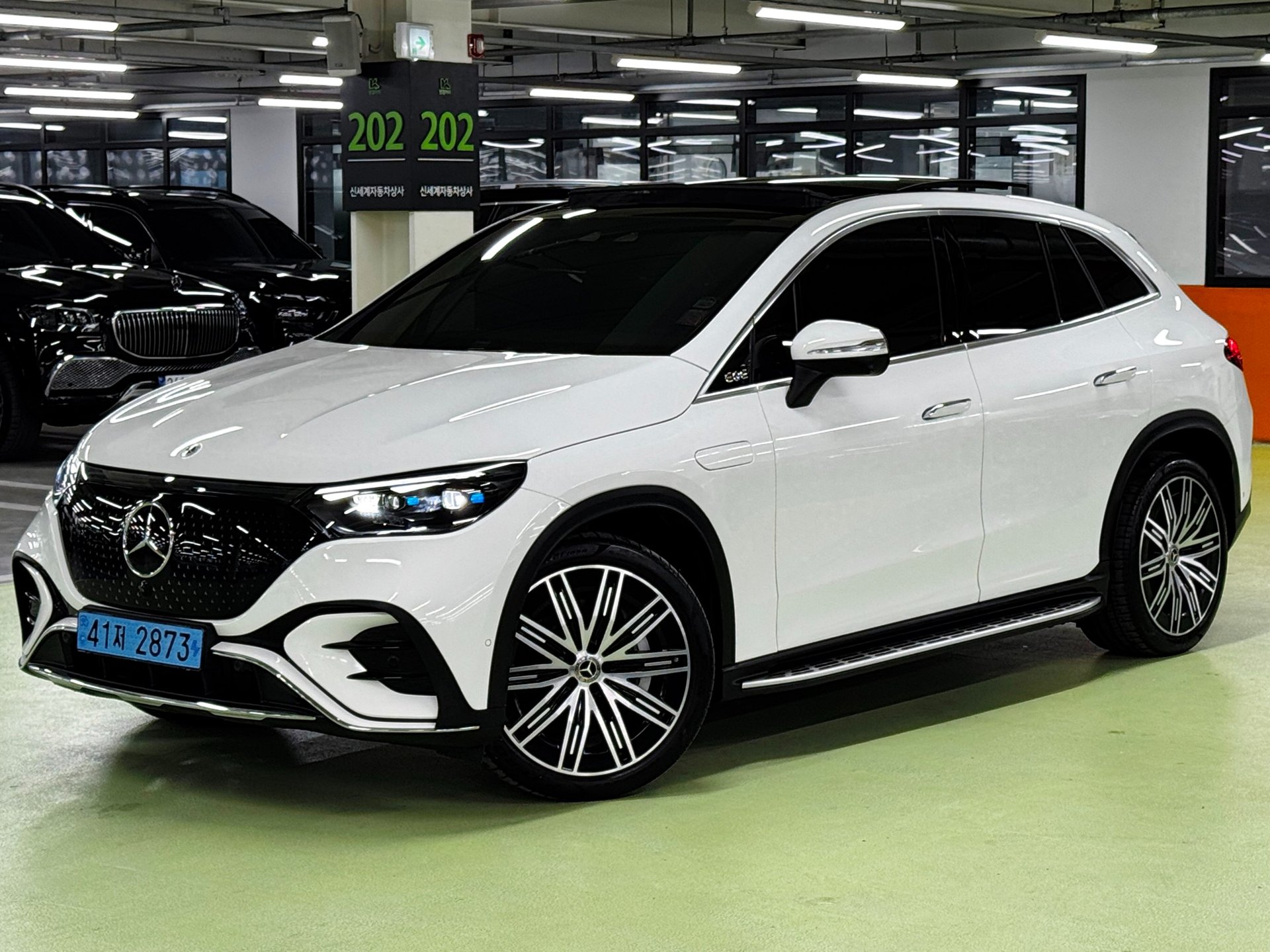 MERCEDES-BENZ EQE SUV - View 1