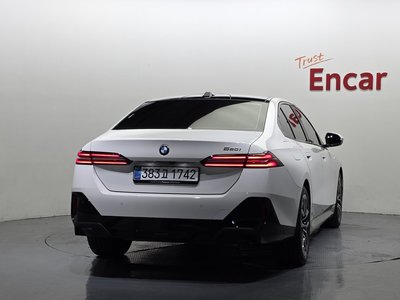 صورة 4 لـ 2025 BMW 5 SERIES