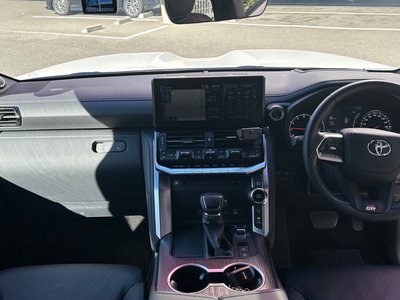 TOYOTA LAND CRUISER 300 - 5