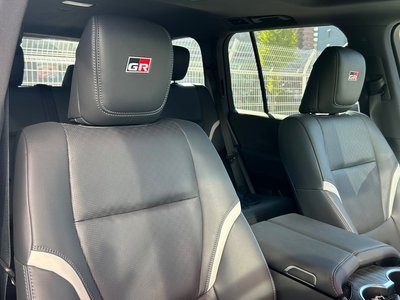 TOYOTA LAND CRUISER 300 - 6