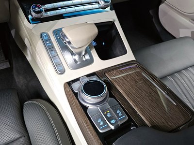 2021 Genesis G90 — миниатюра 18